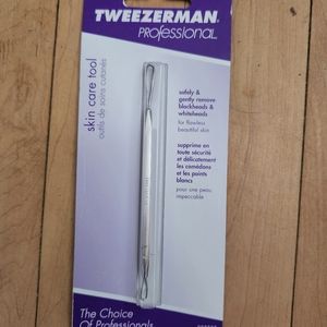 Tweezerman skincare tool